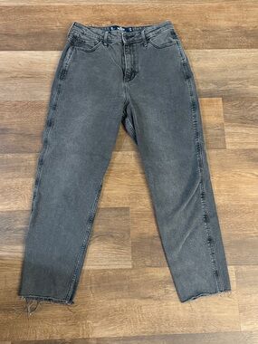 Hollister High-Rise Straight Leg Jeans in Washed Black